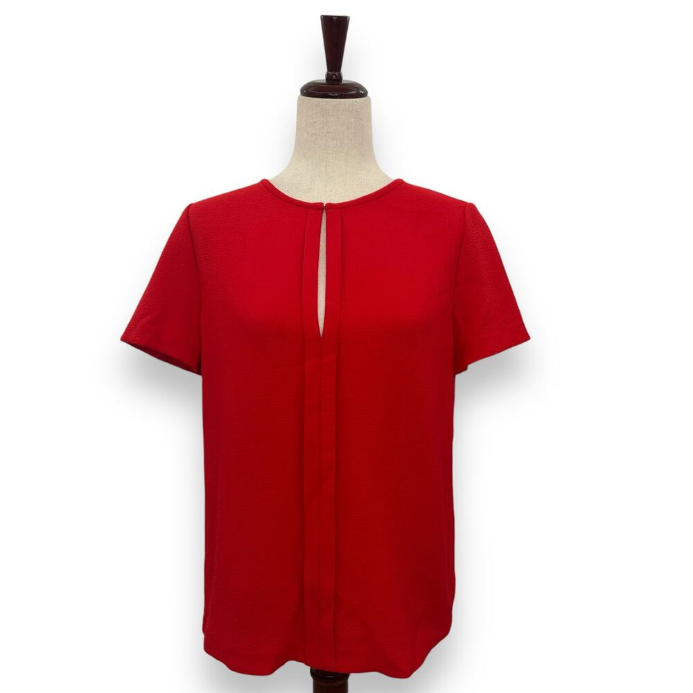 Tory Burch Red Crepe Keyhole Blouse Size 6 Short Sleeve Textured Office Work Top - Picture 2 of 12